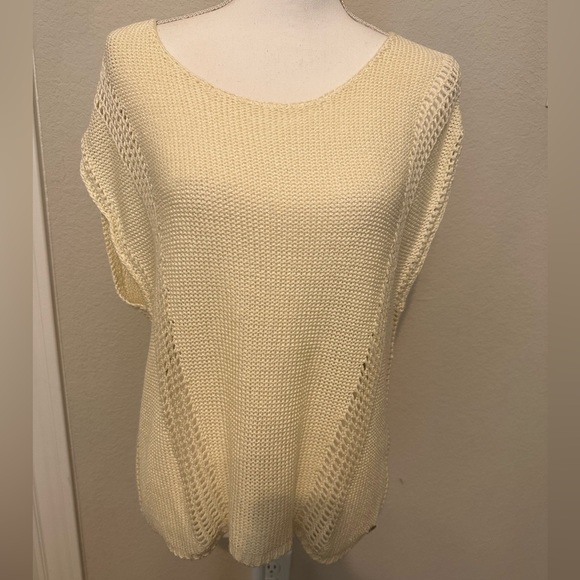 Bundle of 2 Guess Sweaters Size Small - Picture 2 of 15